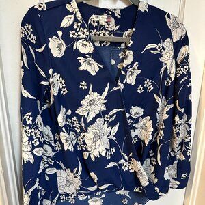 Kut From The Kloth-Blue and White Floral Women's Blouse-Size XS